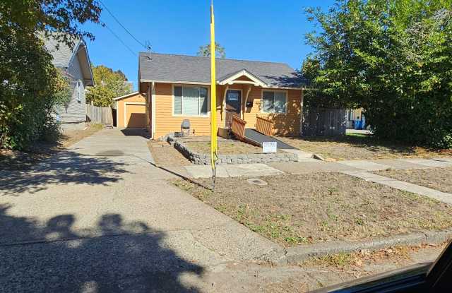 Now Leasing – Spacious & Newly Updated 2-Bedroom Home in NE Salem. Price just lowered!! Gallery 3