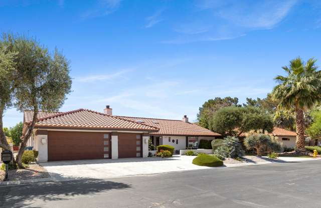 Hard to Find, Single Story Pool and Spa Home Gallery 4