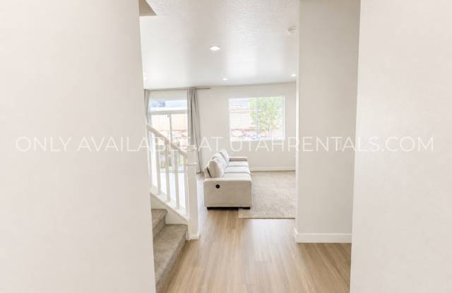 267 W Willow Creek Dr Gallery 2