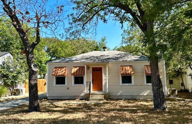 2/1 Home in Kerrville - 328 Guadalupe Street, Kerrville, TX 78028
