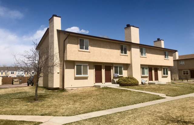 2 BD Townhome conveniently located to COS, and local military bases - 3159 Starlight Circle, Colorado Springs, CO 80916