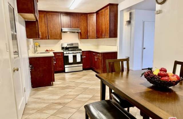 2328 Pine St photos photos