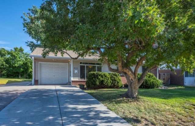 Spacious House for rent in Denver - 2111 West 80th Avenue, Sherrelwood, CO 80221