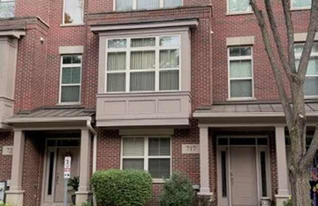 Beutiful 3 bed 2.1 bath Townhome Gallery 1