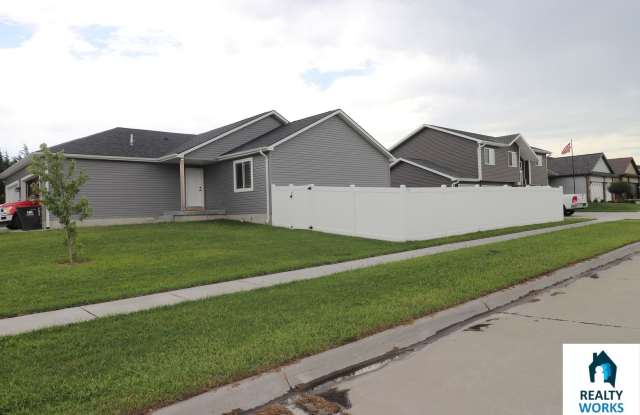 4 Bedroom, 3 bath townhome available Now! Gallery 1