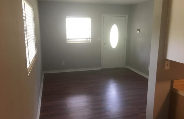 8951 Macarthur Ct S Gallery 4