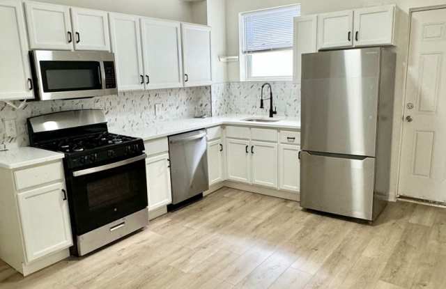 2-Bedroom Home with Private Patio, In-Unit Laundry, and Flexible Storage Space Gallery 4
