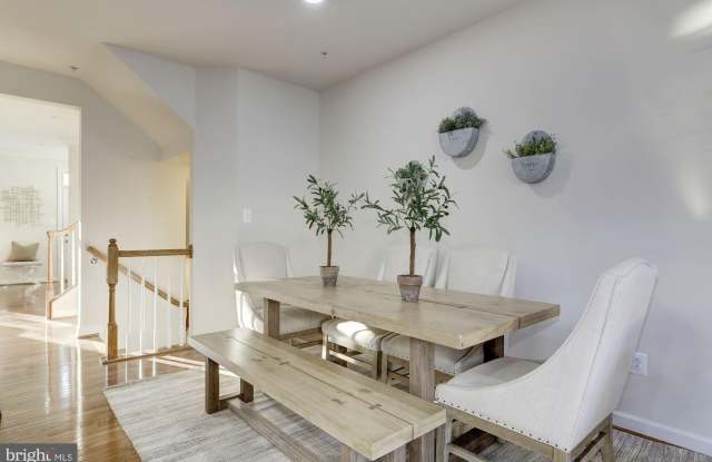 122 PARKVIEW Avenue Gallery 2