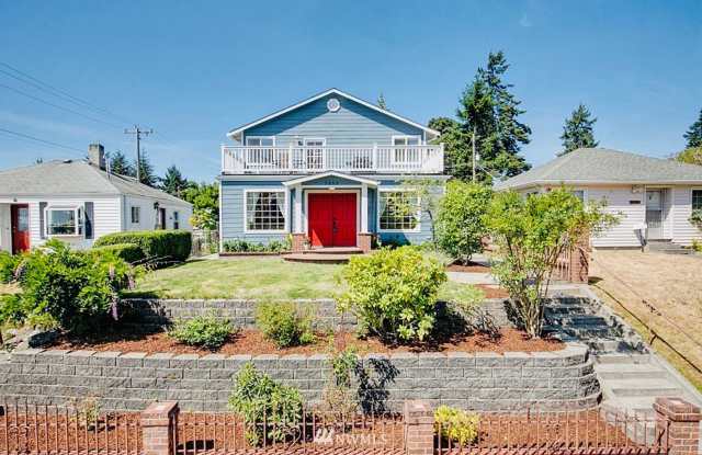 Luxurious 5 Bedroom House with 3 Car Garage! photos photos