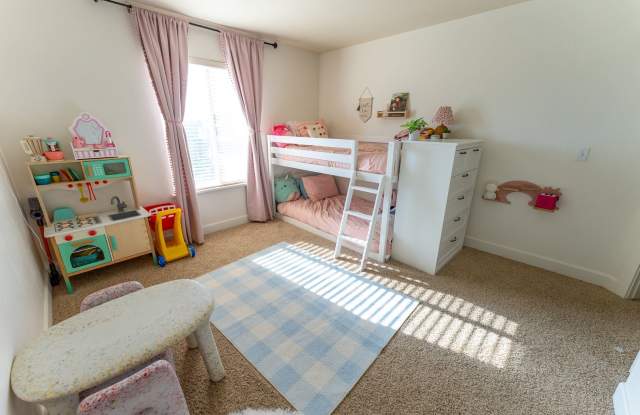 Beautiful 3 Bed 2.5 Baths Townhouse Gallery 1