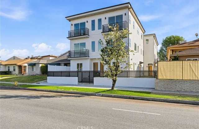 6556 Balboa Boulevard photos photos