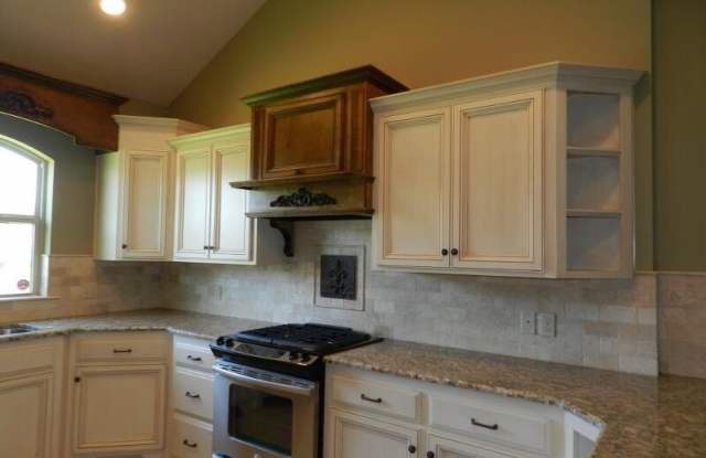 201 Grand Pointe Boulevard Gallery 4