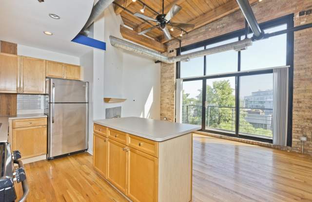 2210 W Wabansia Ave photos photos