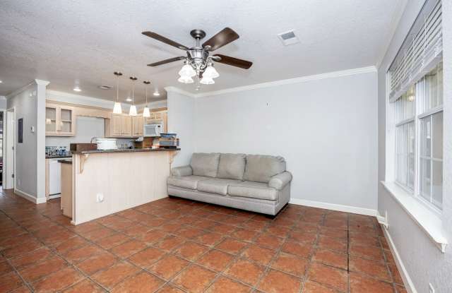 1 Bedroom 1 Bath Condo Gallery 4