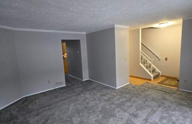 Spacious 3 bedroom townhouse Gallery 4
