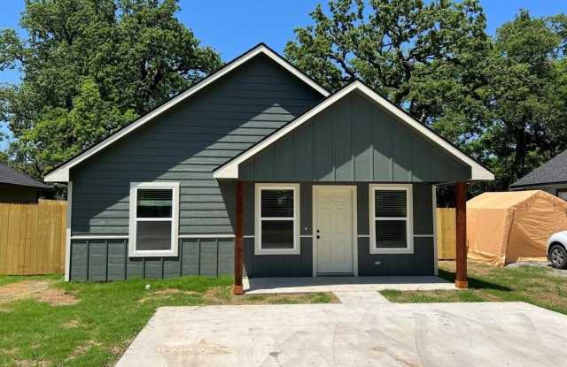 933 Rice Street - 933 Rice Street, Denison, TX 75020