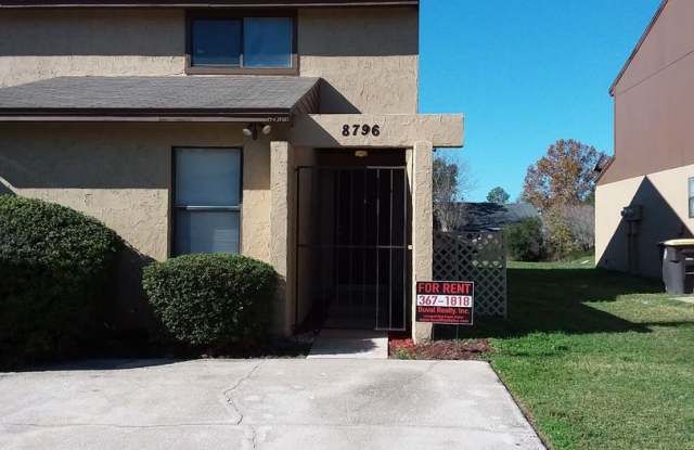 Two Bedroom Townhouse Near NAS Jax - 8796 Whispering Pines Drive, Jacksonville, FL 32244