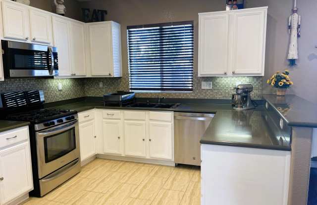 37701 Tamarind Court Gallery 4