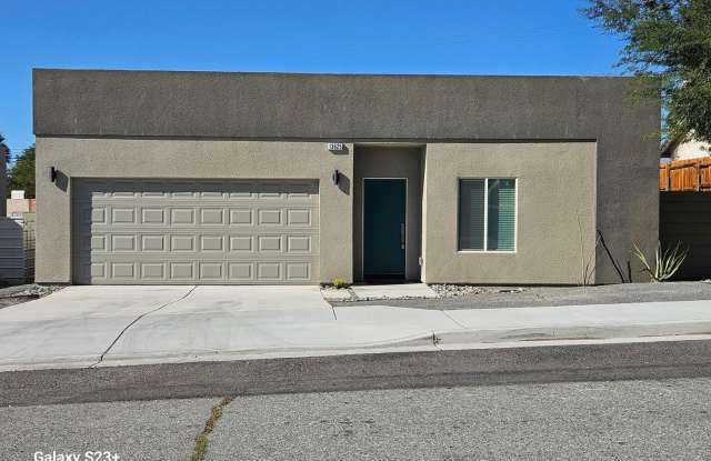 CHARMING NEWER CONTEMPORARY 3 BED/2 BATH AVAILABLE NOW photos photos