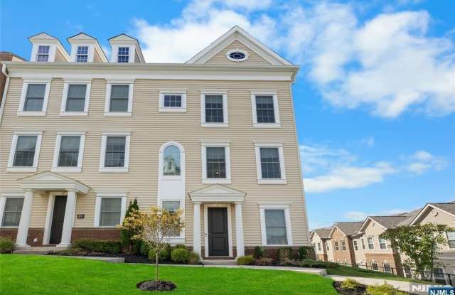 289 Bradley Drive Gallery 2