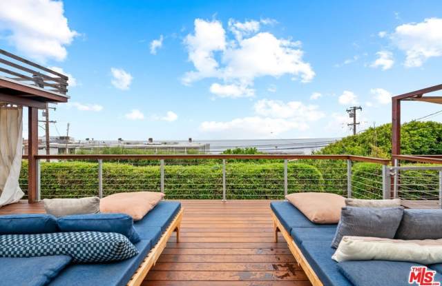 25143 Malibu Rd photos photos