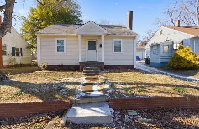 $1,250/month | 2 Bed | 1 Bath + Bonus Room Gallery 3