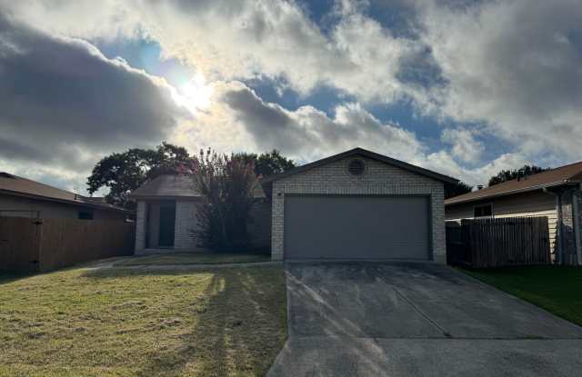 NICE 3 BDRM 2 BATH HOME * GREAT FLOOR PLAN * EAT-IN KITCHEN W/ ISLAND  GRANITE COUNTERTOPS * BIG OPEN FAMILY ROOM*EASY ACCESS TO RANDOLPH AFB, FT. SAM  SHOPPING photos photos