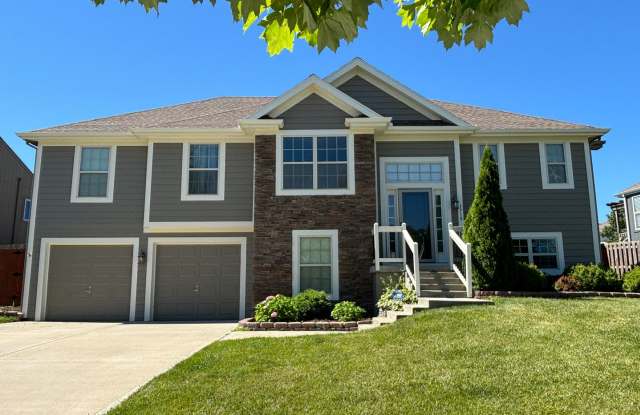 4-Bedroom, 3 Bath Single Family for Rent in Kansas City, MO | 2 Car Attached Garage &  Fenced backyard photos photos
