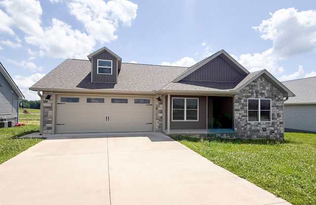 Bright & Spacious 3BR/2BA Home with 2-Car Garage Near I-40 in Crossville photos photos