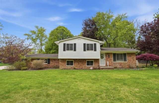 2478 Hiller Road Gallery 1