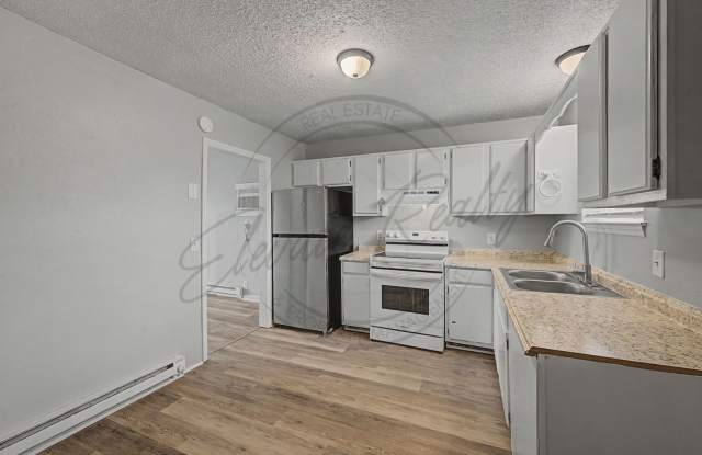 Updated Two Bedroom Ranch w/ Special! Gallery 1