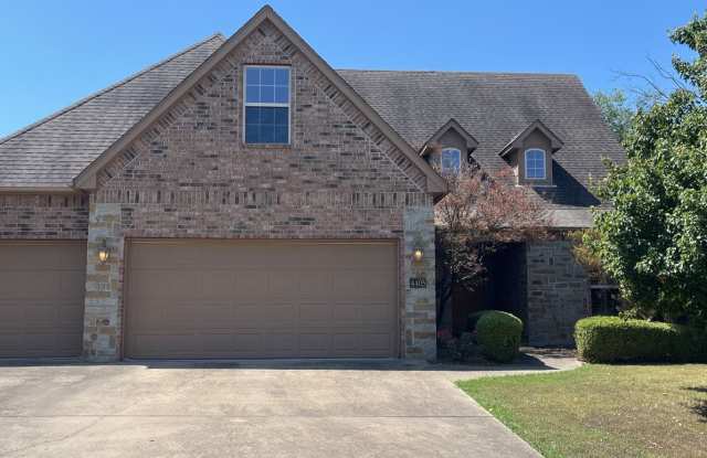 Wonderful brick home close to XNA boasting an upstairs and downstairs "primary" suite! - 4405 Southwest Wheatgrass Boulevard, Bentonville, AR 72713