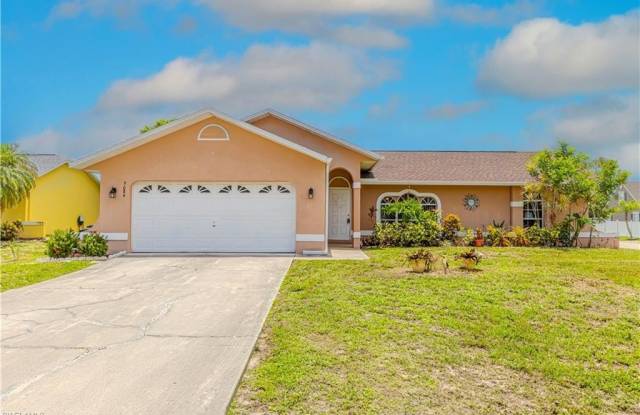 9084 Caloosa Rd photos photos