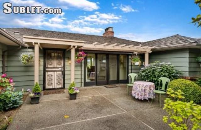 2632 38th Ave W - 2632 38th Avenue West, Seattle, WA 98199