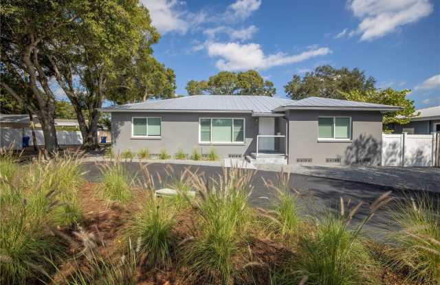 877 42ND AVENUE N - 877 42nd Avenue North, St. Petersburg, FL 33703