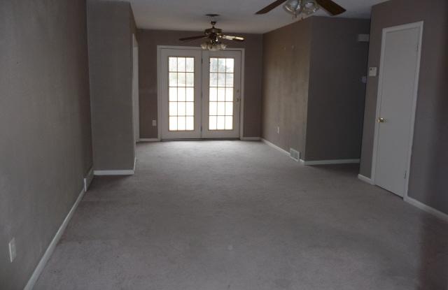 Central location, large corner lot Gallery 3