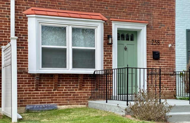 Charming 3 Bedroom/1 Bathroom Townhome in Towson! - 258 Ridge Avenue, Towson, MD 21286