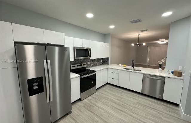 2764 SW 83rd Ave photos photos