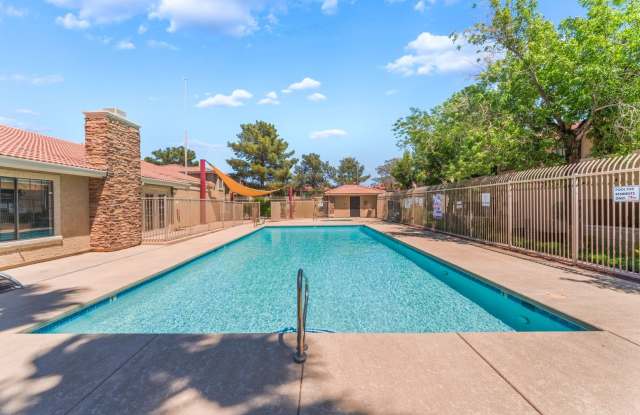 Charming Condo with new carpet & paint, located just minutes away from Summerlin! Gallery 3
