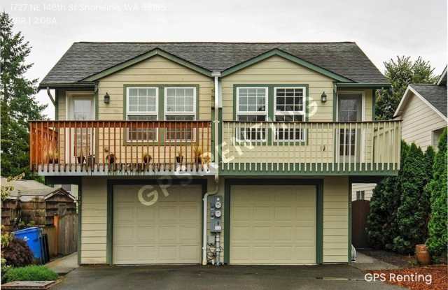 Shoreline Townhouse with great fenced yard photos photos