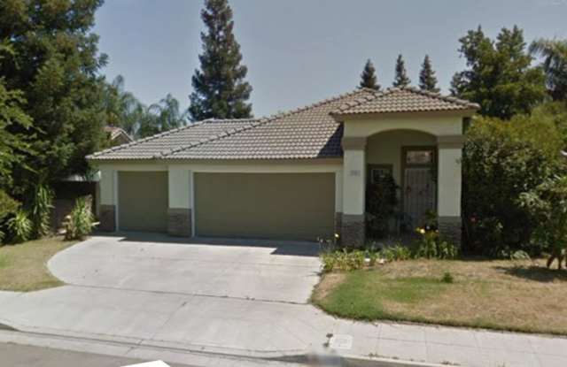 $2,350 Milburn  Herndon, 4 Bedroom Home - W. Chennault Ave, Fresno photos photos