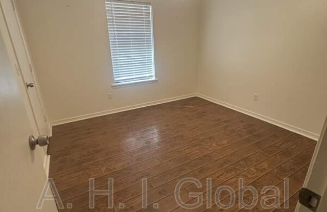 7040 Fulham Dr Gallery 4