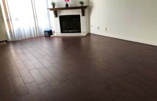 4876 Embassy Circle Gallery 4