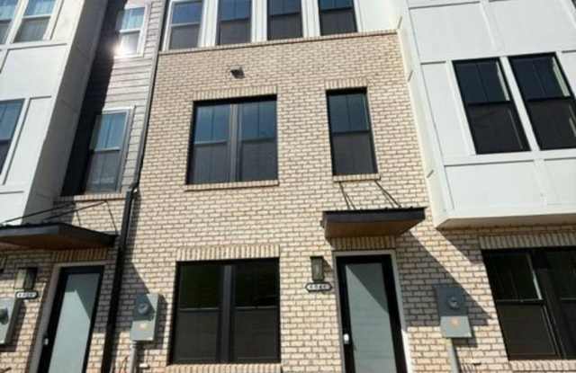 2 BR/2.5BA | Modern Townhome| 2-Car Garage + rooftop terrace Gallery 1