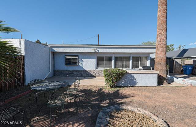 934 E Whitton Avenue Gallery 1