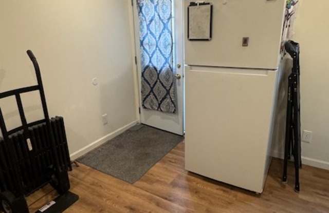 761 Columbus Ave - A Gallery 3