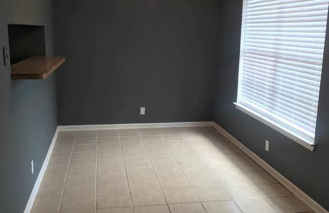 2526 MOSS BLUFF ST Gallery 3