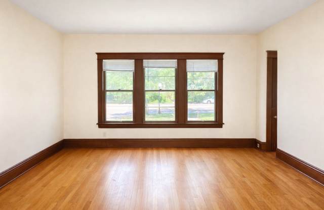 June 1st 2027 MOVE IN- Near St. Thomas - Huge 5 Bedroom with Deck and Garage! Large Bedrooms! Gallery 3