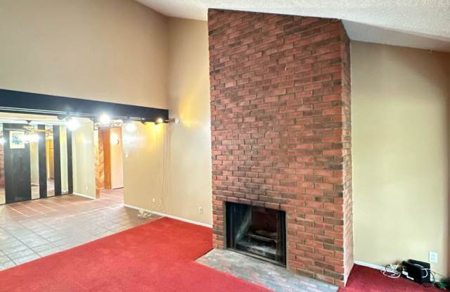 Long Beach 2 bed 2 bath - 2 Car Gar - Gated Community - Great Amenities! photos photos