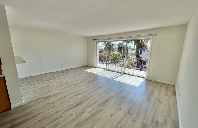Top Floor Ocean View 1 Bed | Fully Remodeled | Large Balcony | Prime 2nd Street Location Gallery 4